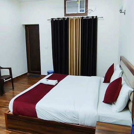 Luxury Rooms In Safdarjung Enclave Near Aiims & Safdarjung Hospital New Delhi Bagian luar foto