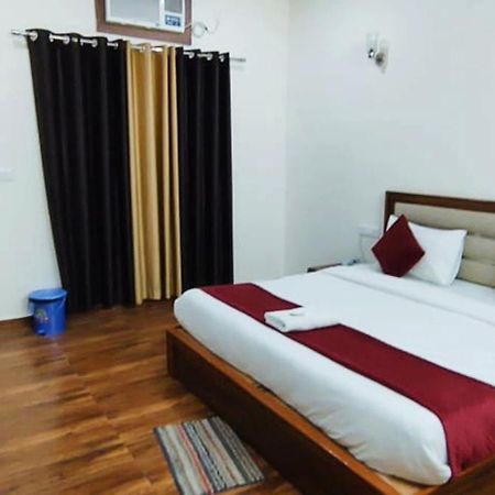 Luxury Rooms In Safdarjung Enclave Near Aiims & Safdarjung Hospital New Delhi Bagian luar foto