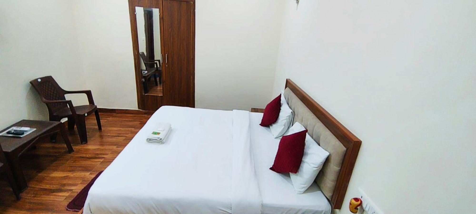 Luxury Rooms In Safdarjung Enclave Near Aiims & Safdarjung Hospital New Delhi Bagian luar foto