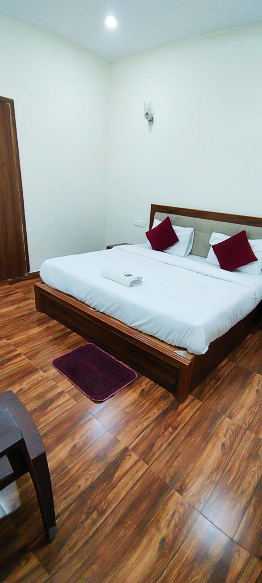 Luxury Rooms In Safdarjung Enclave Near Aiims & Safdarjung Hospital New Delhi Bagian luar foto