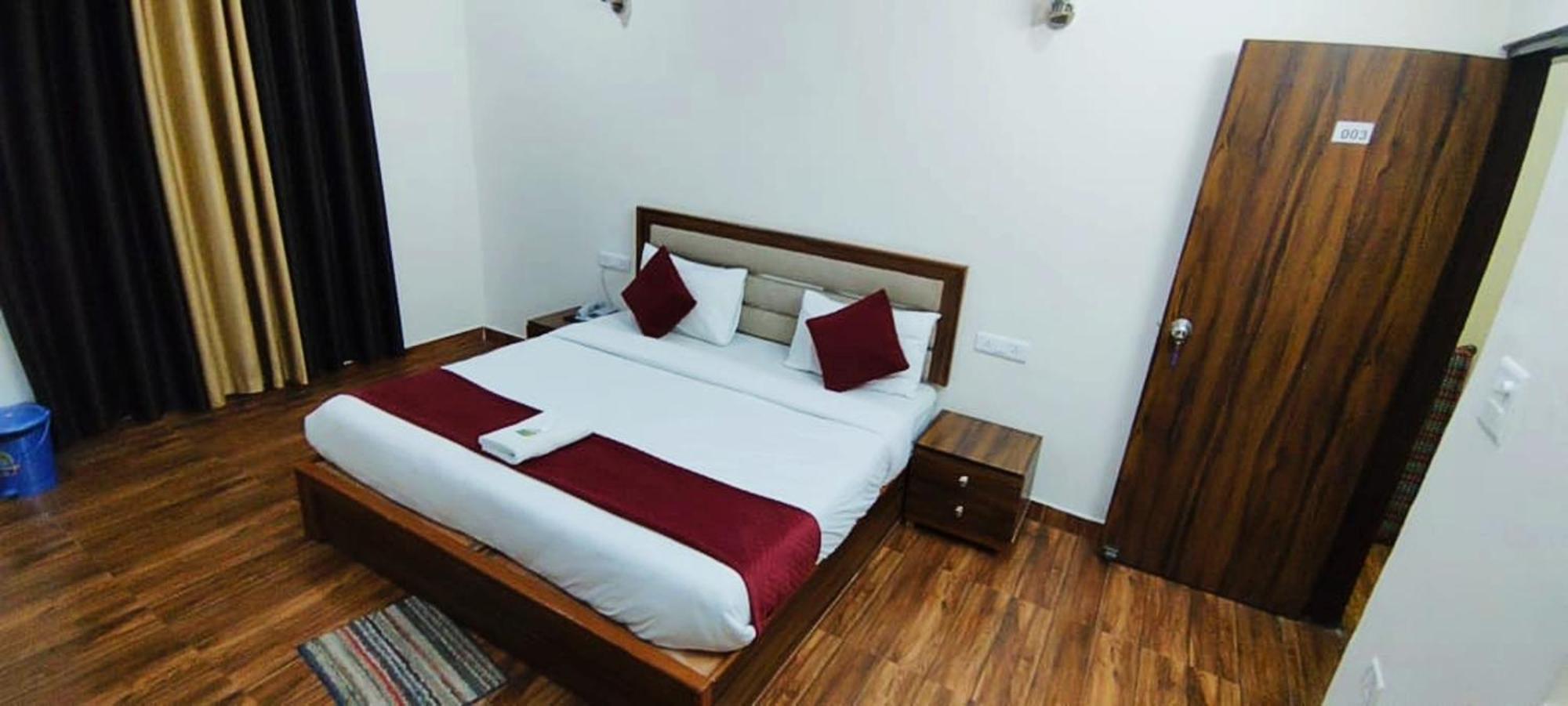 Luxury Rooms In Safdarjung Enclave Near Aiims & Safdarjung Hospital New Delhi Bagian luar foto