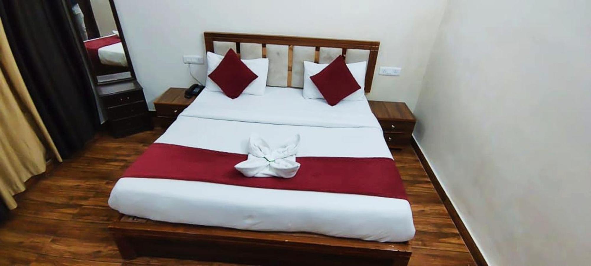 Luxury Rooms In Safdarjung Enclave Near Aiims & Safdarjung Hospital New Delhi Bagian luar foto