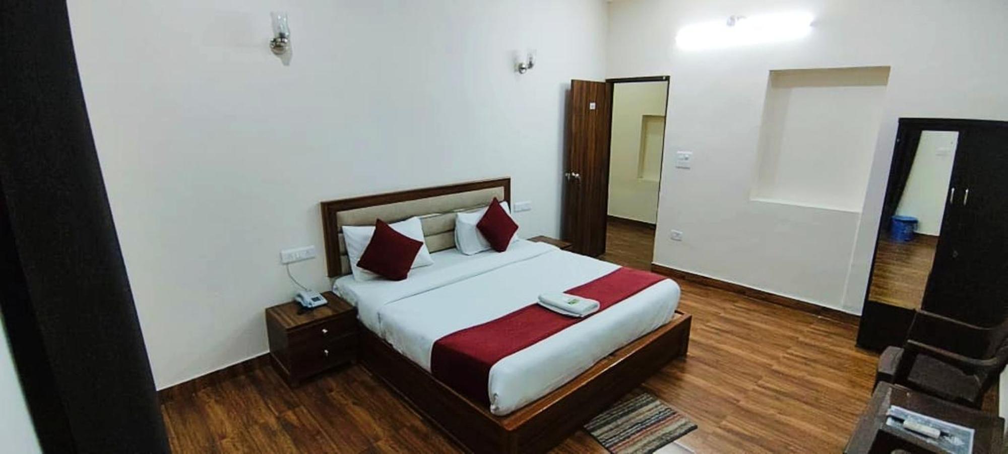 Luxury Rooms In Safdarjung Enclave Near Aiims & Safdarjung Hospital New Delhi Bagian luar foto