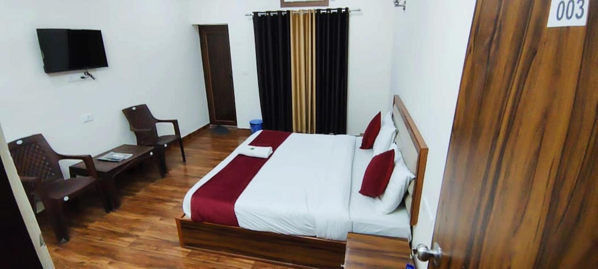 Luxury Rooms In Safdarjung Enclave Near Aiims & Safdarjung Hospital New Delhi Bagian luar foto