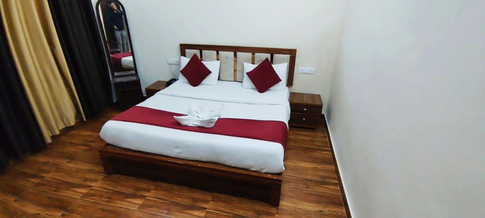 Luxury Rooms In Safdarjung Enclave Near Aiims & Safdarjung Hospital New Delhi Bagian luar foto