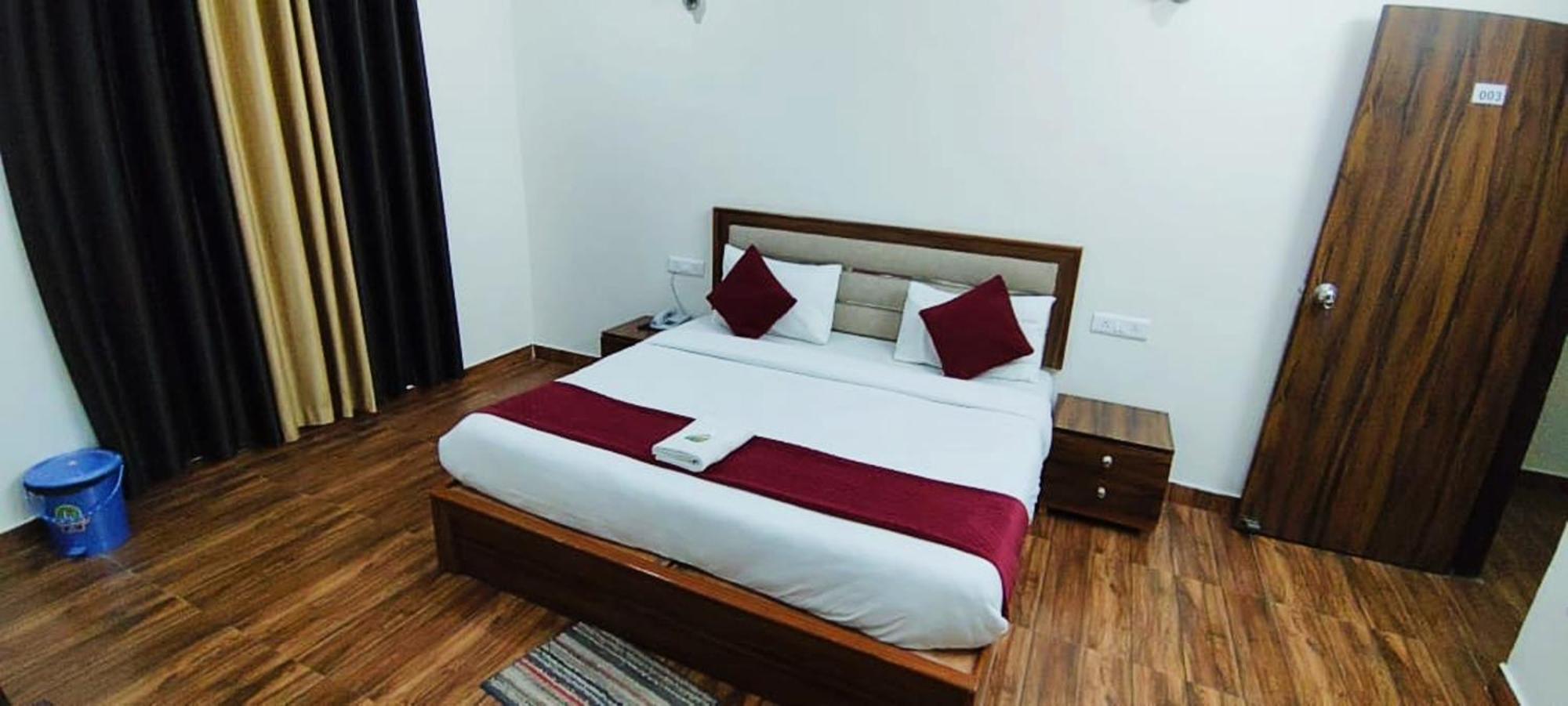 Luxury Rooms In Safdarjung Enclave Near Aiims & Safdarjung Hospital New Delhi Bagian luar foto