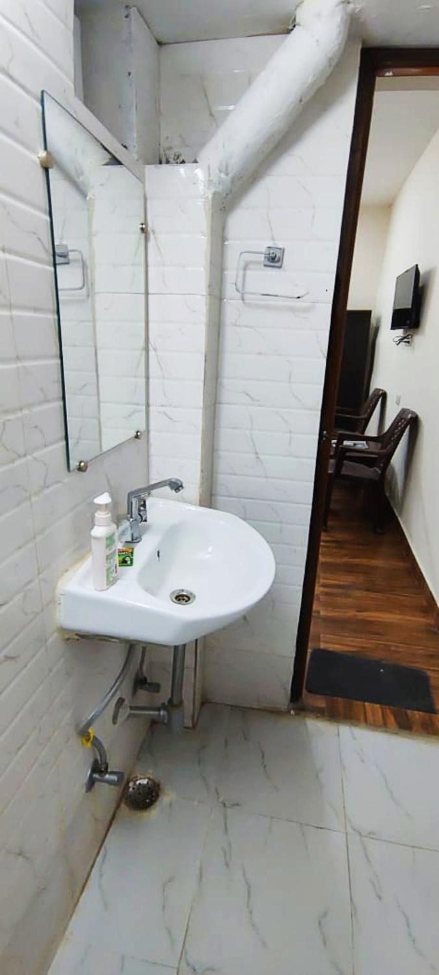 Luxury Rooms In Safdarjung Enclave Near Aiims & Safdarjung Hospital New Delhi Bagian luar foto