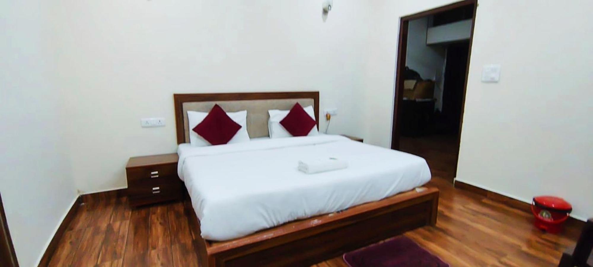 Luxury Rooms In Safdarjung Enclave Near Aiims & Safdarjung Hospital New Delhi Bagian luar foto